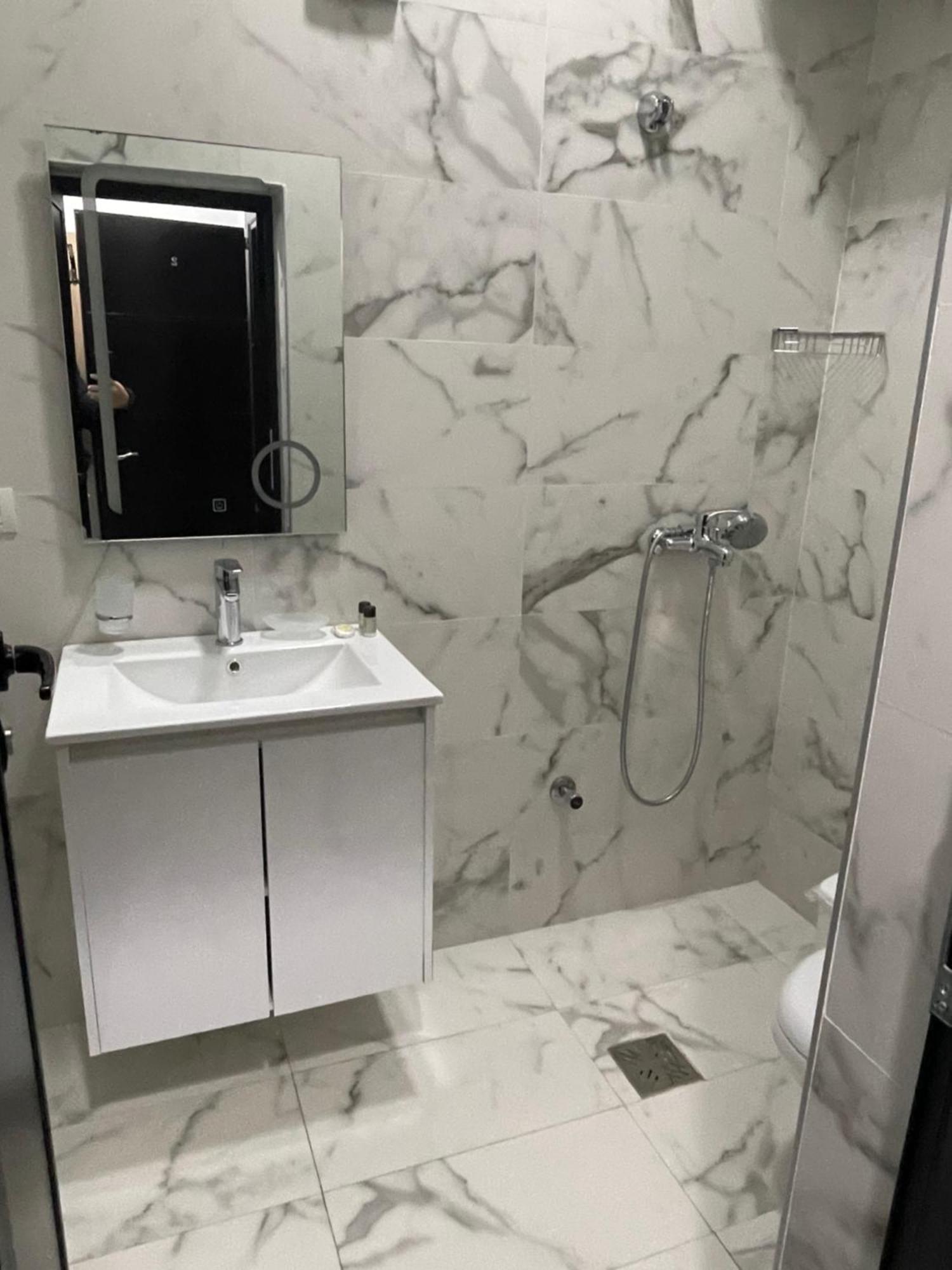 Ora Apartament Pogradec Luaran gambar